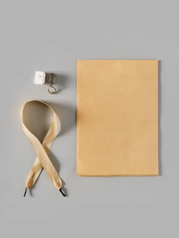 Коробка подарочная пластиковая с тишью и гирляндой Present, 20&times;18&times;5 см