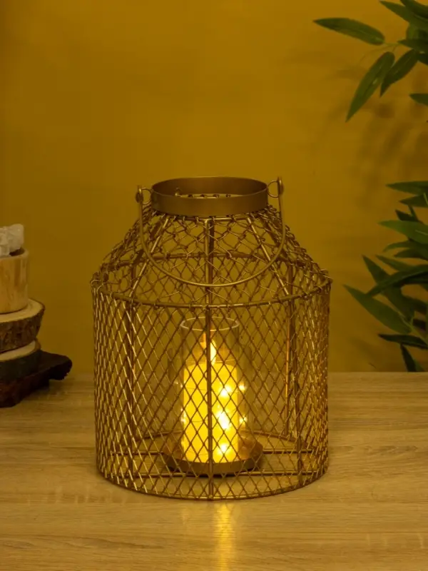 Подсвечник фонарь со стеклянной колбой 20х20х26 см, d 10 см, металл, цв. золото Подсвечник фонарь со стеклянной колбой 20х20х26 см, d 10 см, металл, цв. золото