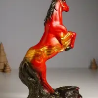 Фигура "Победоносный конь" 34х22х9 см, красный с золотом Фигура "Победоносный конь" 34х22х9 см, красный с золотом