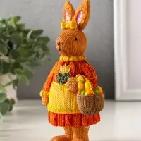 Сувенир полистоун "Зайка в вязанном платье с корзиной яиц" 5,5х8,2х16 см Сувенир полистоун "Зайка в вязанном платье с корзиной яиц" 5,5х8,2х16 см