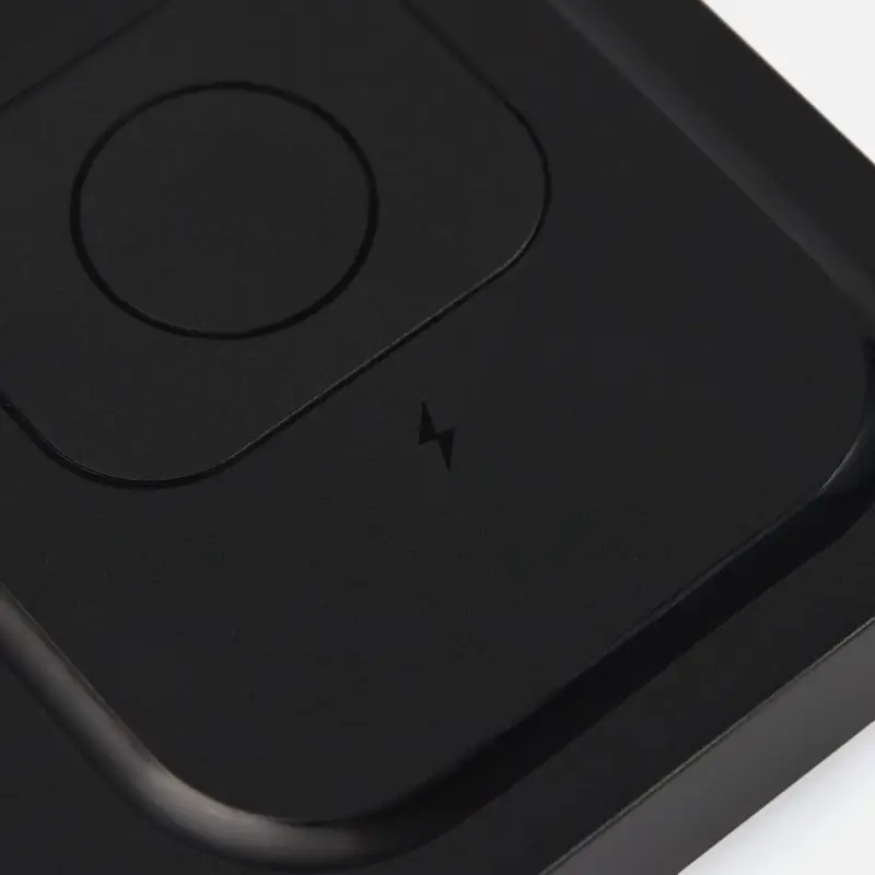 Беспроводное зарядное устройство с подогревом кружки Hot Task, черное Беспроводное зарядное устройство с подогревом кружки Hot Task, черное