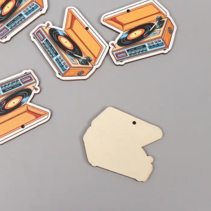 Декор для творчества дерево Декор для творчества дерево "Музыкальный проигрыватель" 3,1х3,8х0,3 см