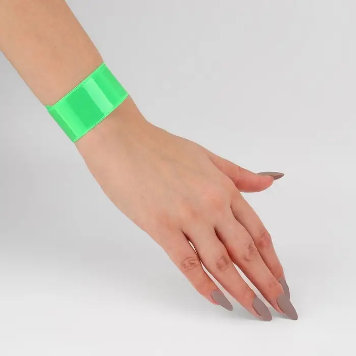 Светоотражающий слэп-браслет, самофиксирующийся, 22 × 3 см, цвет МИКС Светоотражающий слэп-браслет, самофиксирующийся, 22 × 3 см, цвет МИКС