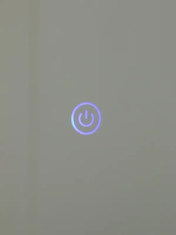 Зеркало с подсветкой 40х60 см, сенсорная кнопка Зеркало с подсветкой 40х60 см, сенсорная кнопка