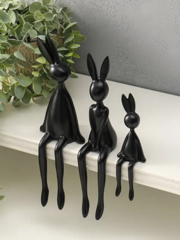 Сувенир полистоун "Семья зайцев" чёрный набор 3 шт 4,5х4х14,7 6,5х3,8х23,5 7,2х7,5х25 см