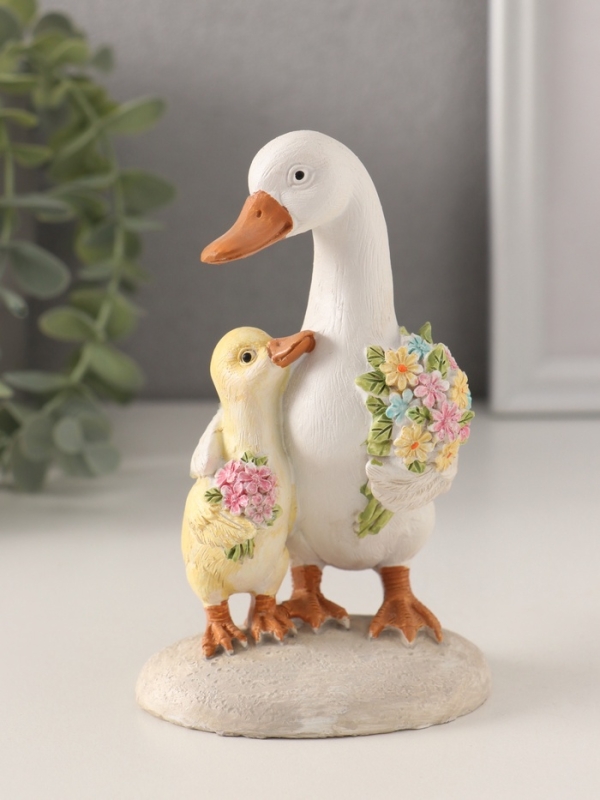 Сувенир полистоун Сувенир полистоун "Утка с утёнком с букетами цветов" 8х8х13 см