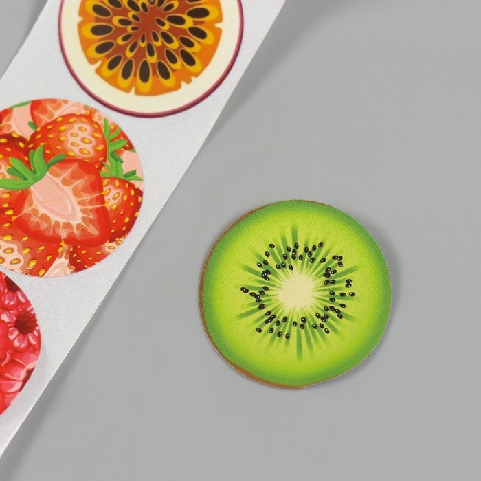 Наклейка бумага Наклейка бумага "Фрукты и ягоды" d=2,5 см 252 шт в рулоне