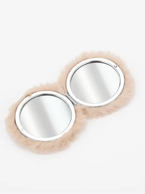 Зеркало складное круг (2) с/увел МЕХ d8см искусств мех/пластик бежевый пакет QF