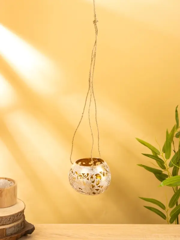 Подсвечник подвесной из кокоса, 9-11 см, бело-золотой Подсвечник подвесной из кокоса, 9-11 см, бело-золотой