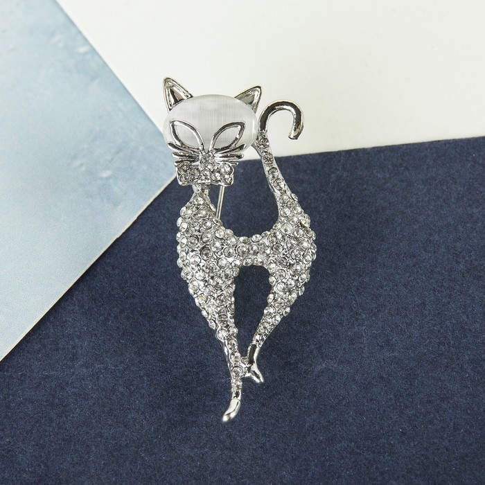 Брошь «Кошка» изящная с бантом, цвет белый в серебре Брошь «Кошка» изящная с бантом, цвет белый в серебре