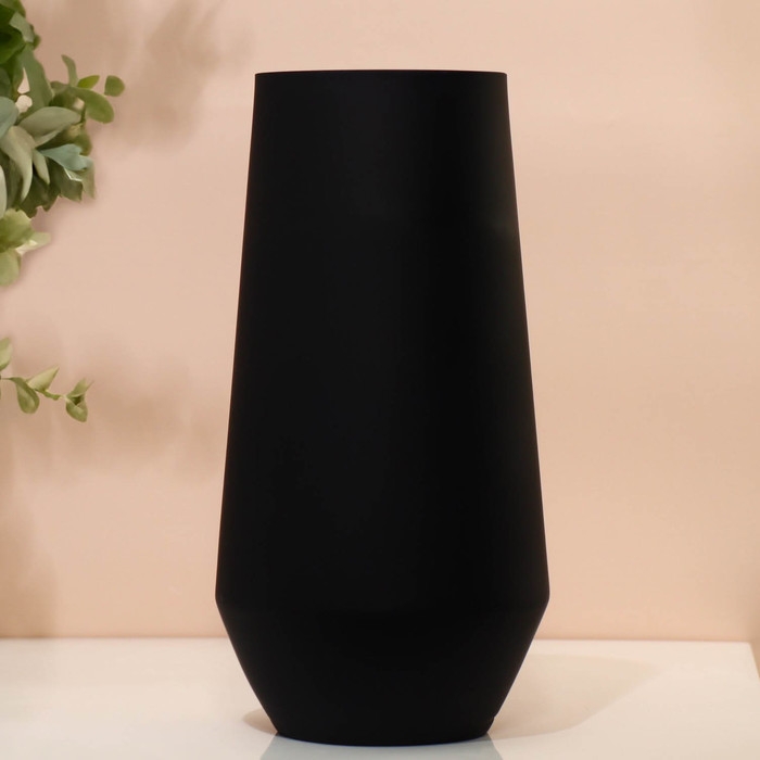 Ваза для цветов «Глория» из черного стекла 27 х 14 х 14 см Ваза для цветов «Глория» из черного стекла 27 х 14 х 14 см