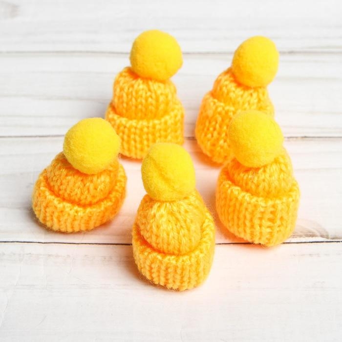 Шапка для игрушек вязаная с помпоном, набор 5 шт., цвет жёлтый Шапка для игрушек вязаная с помпоном, набор 5 шт., цвет жёлтый