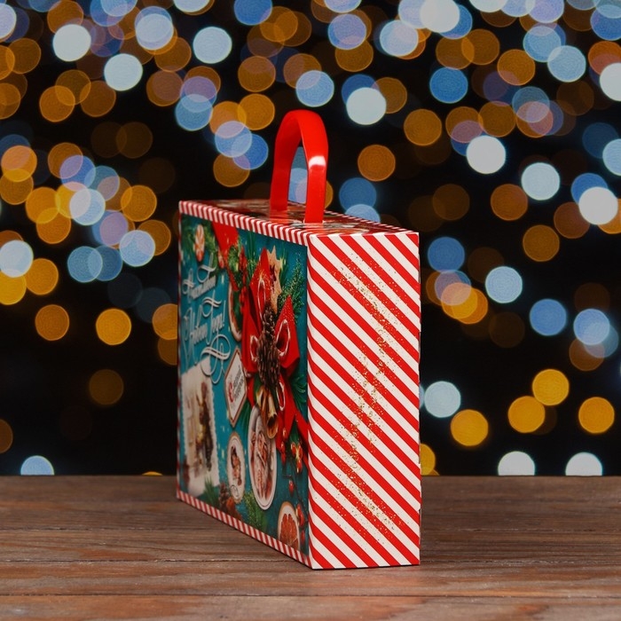 Новый год. Коробка подарочная складная Новый год. Коробка подарочная складная "Изумрудный Винтаж" 25 х 5 х 15 см.