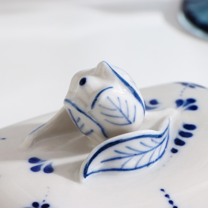 Маслёнка «Тюльпан», 16х10,5х10 см, гжель Маслёнка «Тюльпан», 16х10,5х10 см, гжель