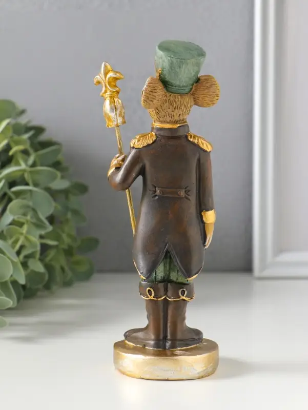 Сувенир полистоун "Мышиный король в мундире со скипетром" коричнево-зелёный 6,5х5,5х17,5 см   109157