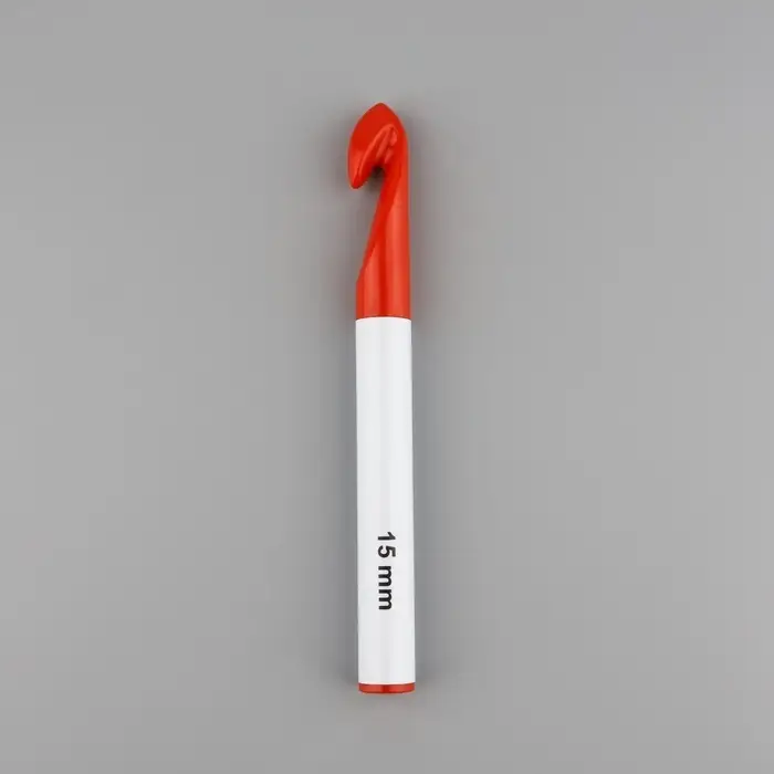 Крючок для вязания, d = 15 мм, 17 см, цвет белый/красный