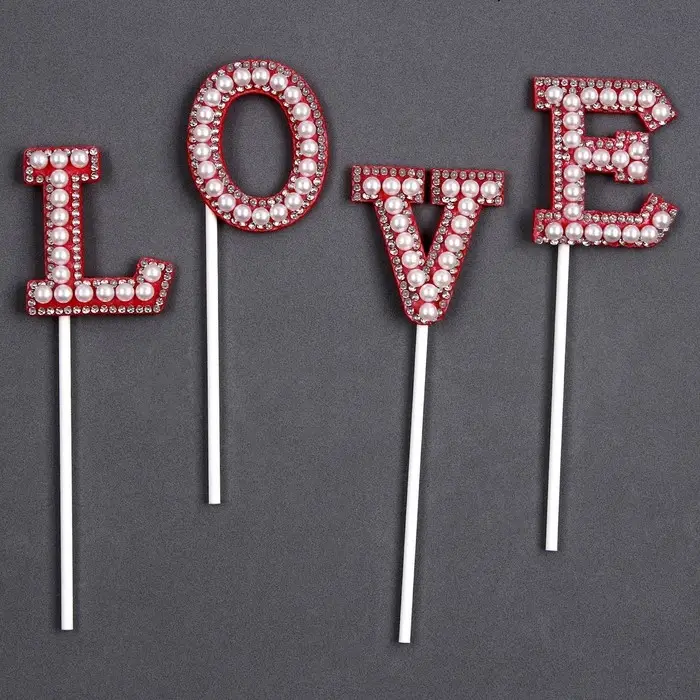 Топпер для торта LOVE, красный Топпер для торта LOVE, красный