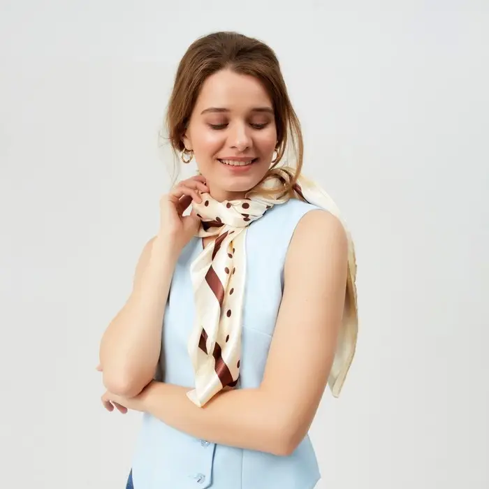 Платок женский MINAKU в горох р-р 90*90 см, цв.молочный