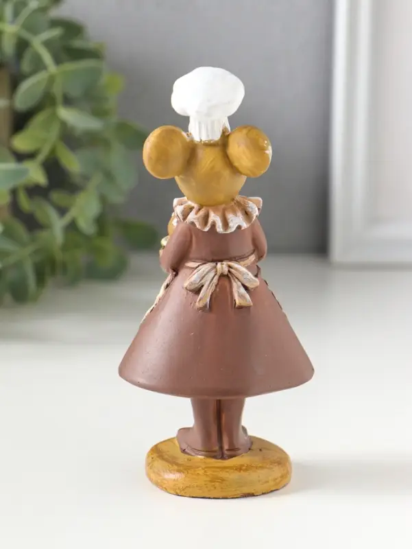 Сувенир полистоун "Мышка-пекарь в тёмном платье, с хлебом" 6х4,5х13 см
