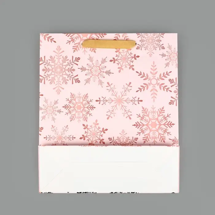 Пакет подарочный новогодний ламинированный &laquo;Вьюга&raquo;, тиснение, M 30&times;26&times;9 см