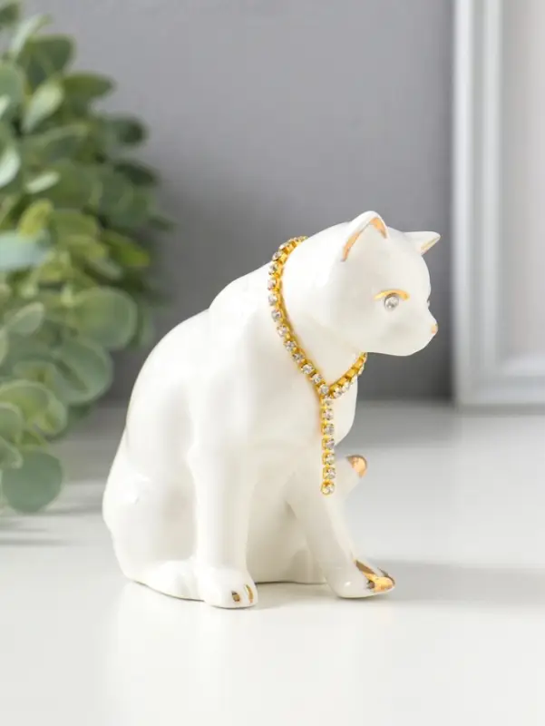 Фигурка керамика &laquo;Белая кошечка с ожерельем&raquo;, с золотом, стразы, 10.2 см