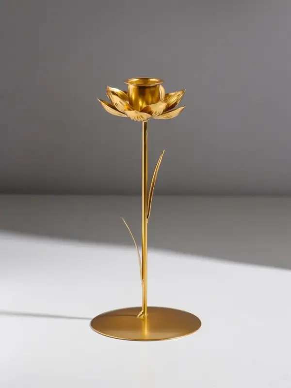 Подсвечник металл на 1 свечу  Подсвечник металл на 1 свечу "Жасмин" золото d=2,5 см 9х9х20,5 см