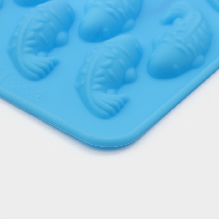 Форма для конфет и шоколада Доляна «Золотая рыбка», силикон, 22×10×1,8 см, 18 ячеек (3,6×1,8 см), цвет МИКС