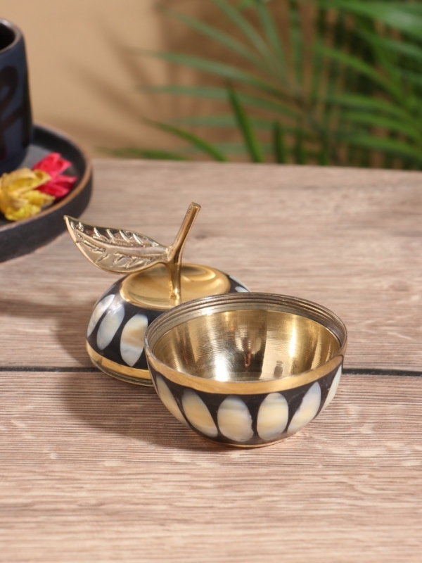 Шкатулка «Яблоко», латунь с перламутром, 7×7×10 см, чёрная Шкатулка «Яблоко», латунь с перламутром, 7×7×10 см, чёрная