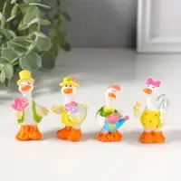 Сувенир полистоун "Гусятки в ярких нарядах" набор 4 шт 2,5х2,5х5,5 см