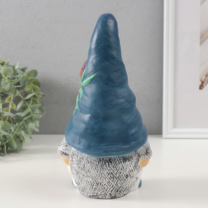 Фигурка "Гном Сканди" высота 22,5 см, ширина 9,5 см, длина 11,5 см.