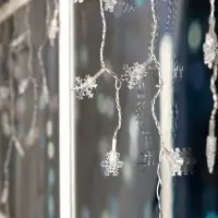 Гирлянда &laquo;Бахрома&raquo; 1.8&times;0.5 м с насадками &laquo;Снежинки&raquo;, IP20, прозрачная нить, 48 LED, свечение мульти (RG/RB), мигание, 220 В