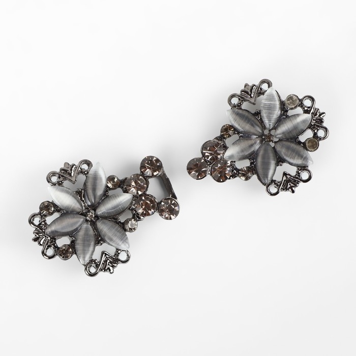 Декоративная застёжка, 6,5 × 3 см, цвет чёрный/серый Декоративная застёжка, 6,5 × 3 см, цвет чёрный/серый