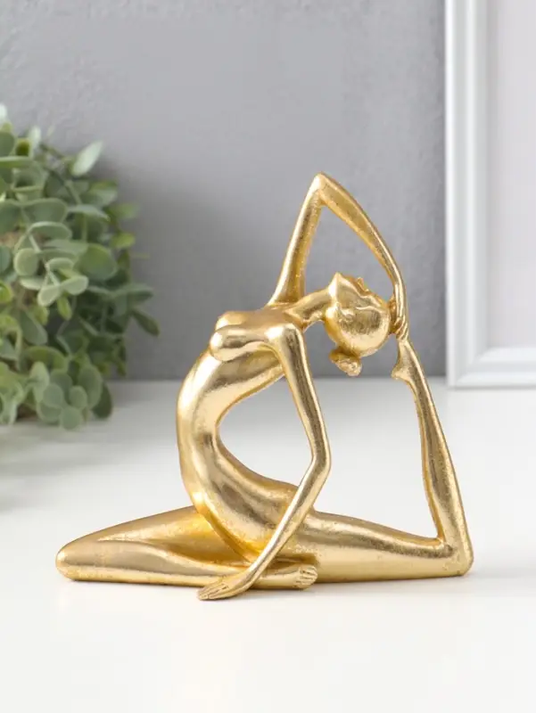 Сувенир полистоун "Обнажённая девушка - йогиня" золото 6,2х16х15,5 см