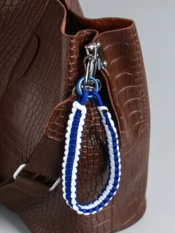 Брелок на карабине Брелок на карабине "Паракорд" шнур 0,5 см сине-белый 14,5х1,8х0,8 см