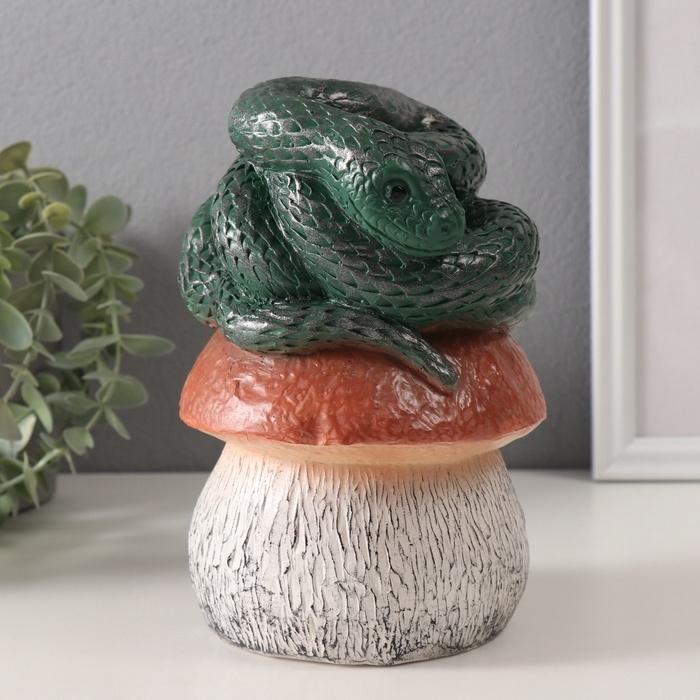 Новогодняя фигурка Новогодняя фигурка "Змейка на грибе" 11 х11 х 18 см, темно-зеленый