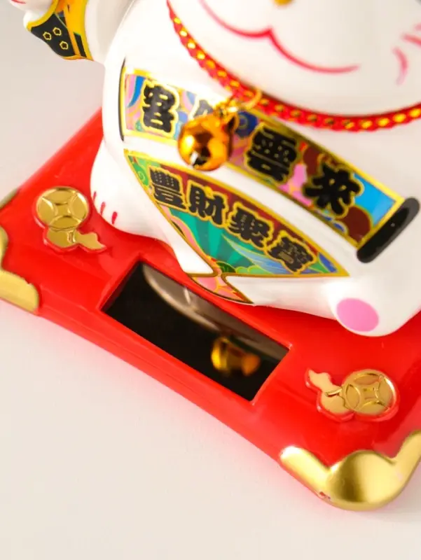 Маятник керамика от солнечной батареи "Манэки-нэко с веером" 10х11х10,8 см