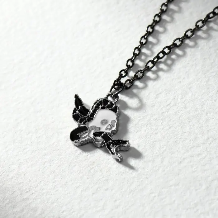 Подвеска на цепочке на Хэллоуин «Witch» Подвеска на цепочке на Хэллоуин «Witch»