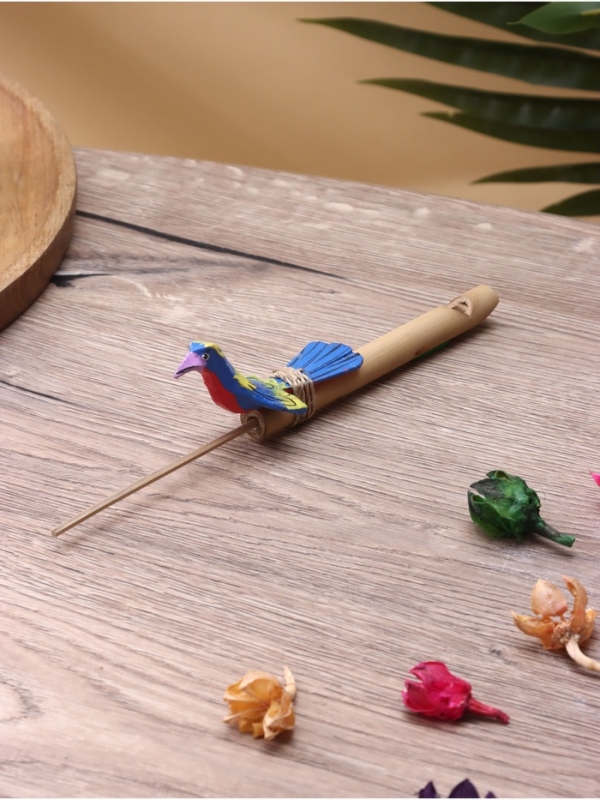 Сувенирный музыкальный инструмент свисток Сувенирный музыкальный инструмент свисток "Птичка" албезия, бамбук, 15х4х2 см