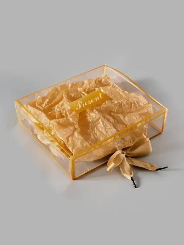 Подарочная коробка с тишью и гирляндой Present, 20 х 18 х 5 см