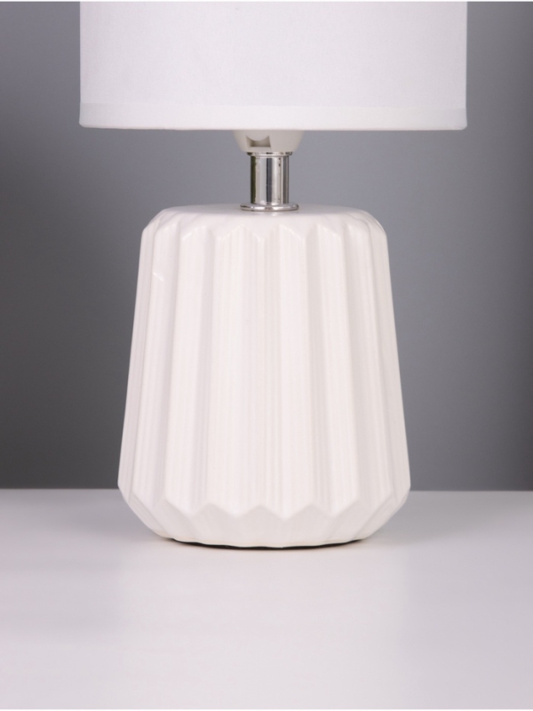 Лампа настольная Лампа настольная "Кон" 1х40Вт Е14 белый 13х13х25см