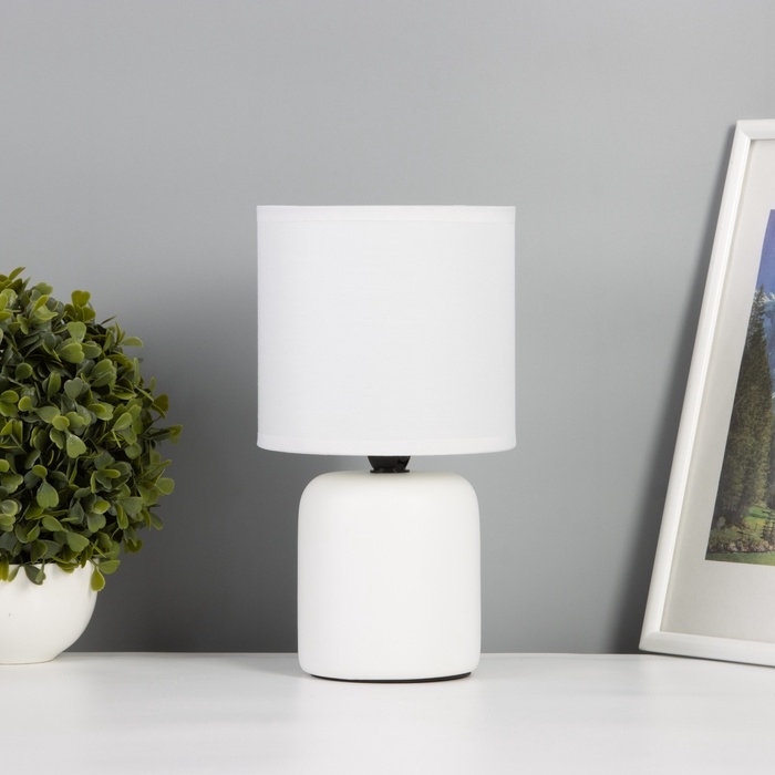 Лампа настольная Лампа настольная "Кира" 1х40Вт Е14 белый 14х14х26см