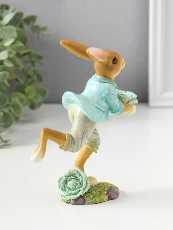 Сувенир полистоун "Зайчик в голубом пиджаке с декоративной капустой" 15 см