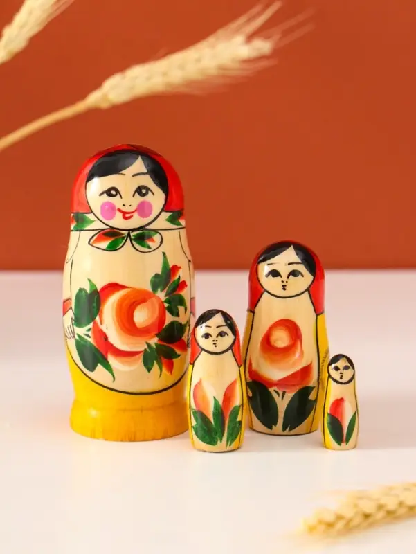 Матрёшка дерево &laquo;Галина&raquo;, красный платок, 4 кукольная, 9 см