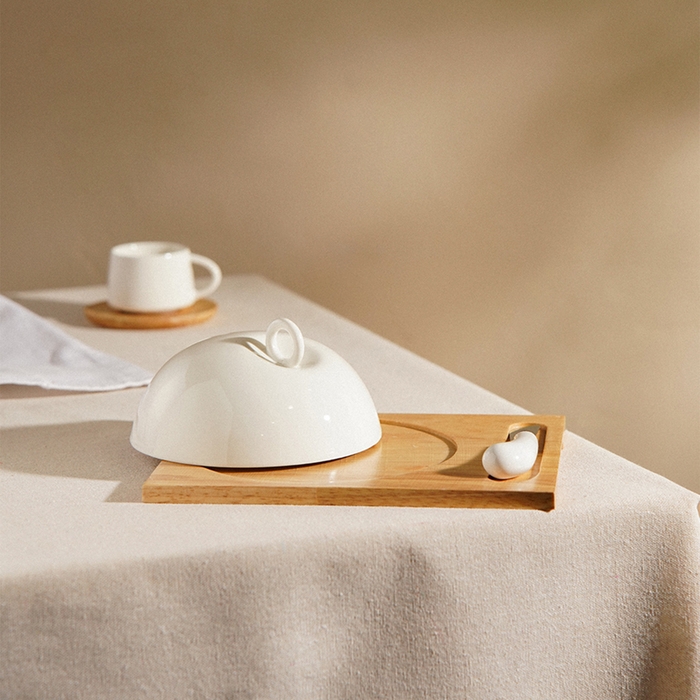 Маслёнка на деревянной подставке фарфоровая с ножом SL Home «Тренто»,22×17,5 см, цвет белый Маслёнка на деревянной подставке фарфоровая с ножом SL Home «Тренто»,22×17,5 см, цвет белый