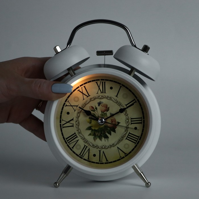 Будильник Будильник "Прованс", дискретный ход, d-9 см, с подсветкой, 17 х 11 см