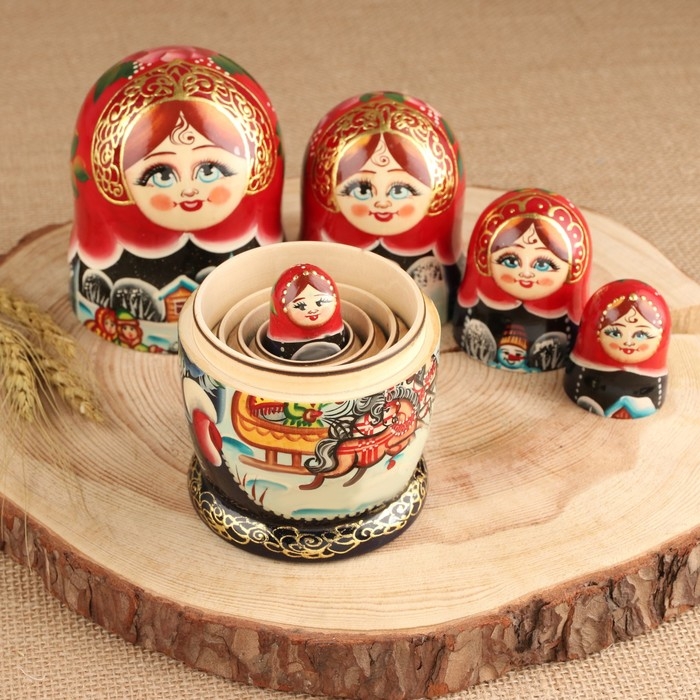 Матрёшка «Тройка», красный платок, 5 кукольная,  люкс Матрёшка «Тройка», красный платок, 5 кукольная,  люкс