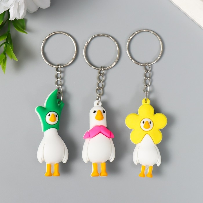 Брелок резина  Брелок резина "Утёнок в карнавальной шапке" МИКС 2,4х1,5х6,4 см