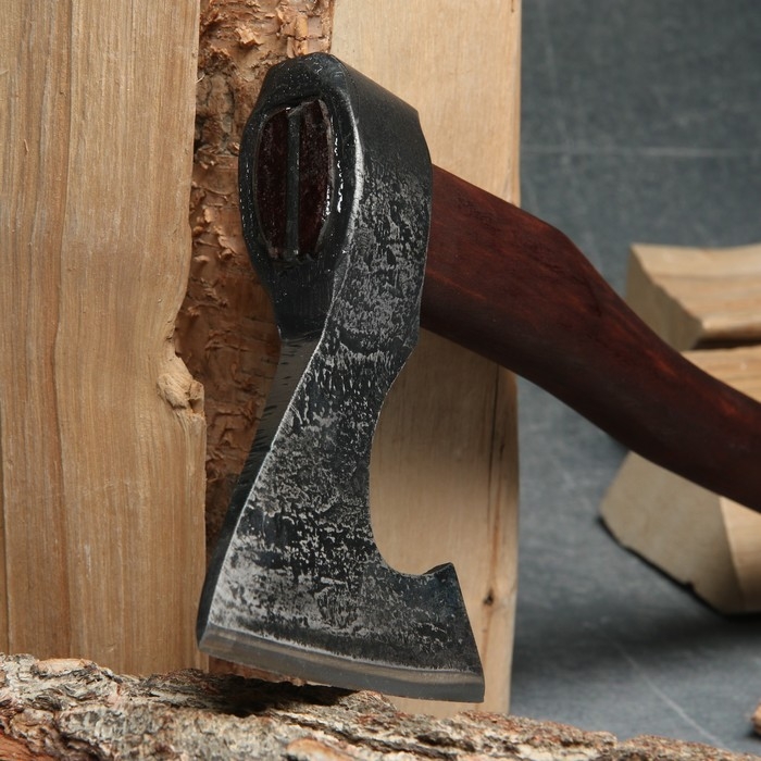 Топор охотничий кованый ТУНДРА ПРОФИ, топорище высшего сорта Топор охотничий кованый ТУНДРА ПРОФИ, топорище высшего сорта "дуб" воск, с чехлом, 800 г