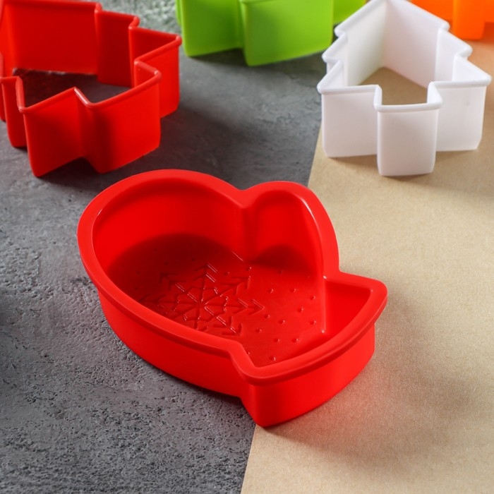 Набор для выпечки новогодний Доляна «Новогодняя», 6 предметов: форма для выпечки, набор форм для вырезания печенья 5 шт Набор для выпечки новогодний Доляна «Новогодняя», 6 предметов: форма для выпечки, набор форм для вырезания печенья 5 шт