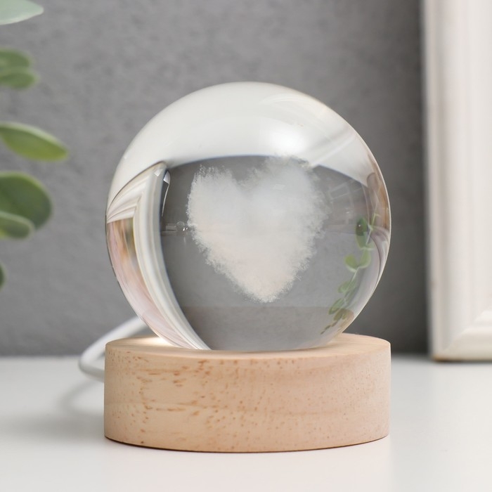 Сувенир стекло подсветка  Сувенир стекло подсветка "Облачное сердечко" d=6 см подставка дерево, USB 6,5х6,5х7,5 см